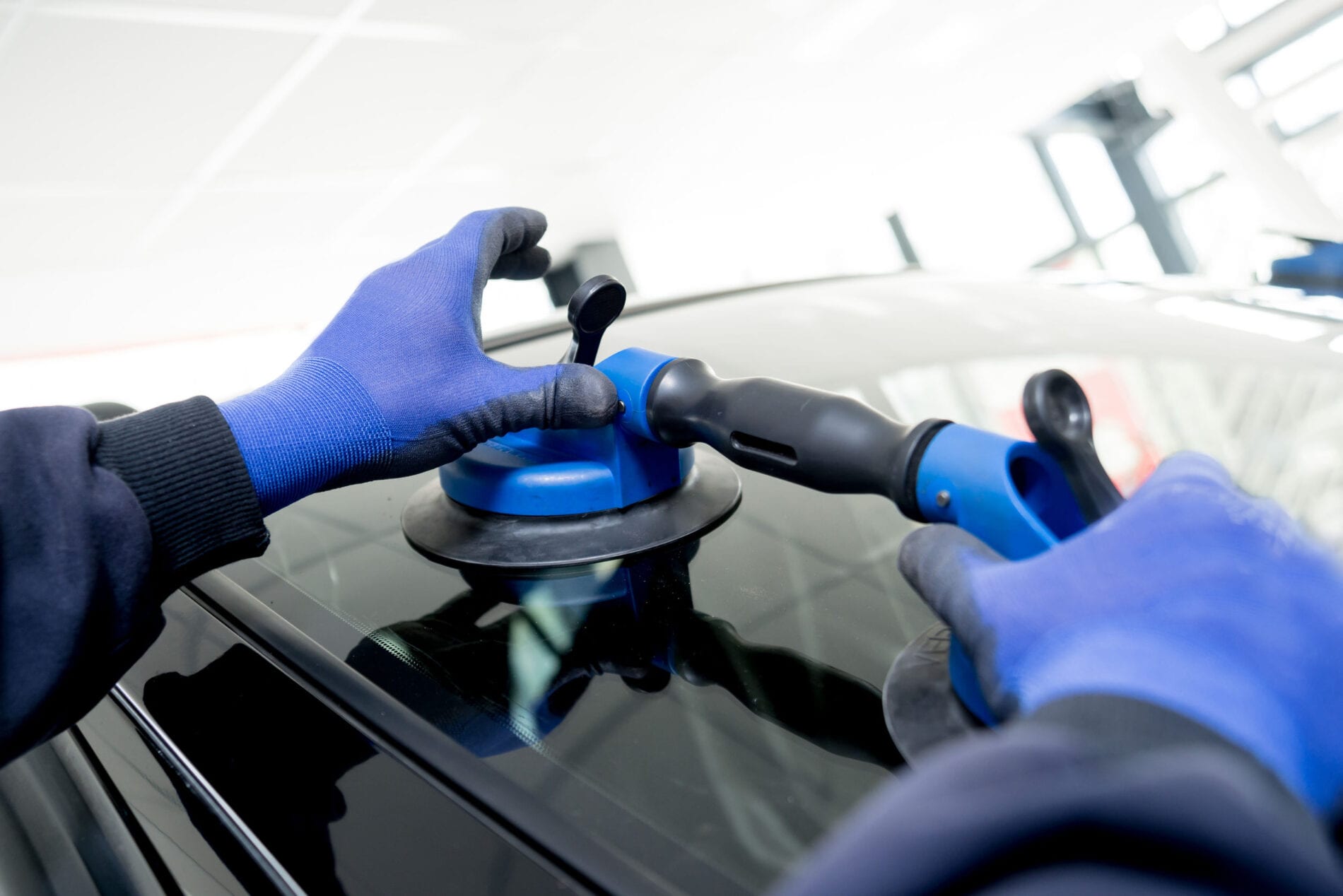 Automotive glazier equipment for replace windscreen